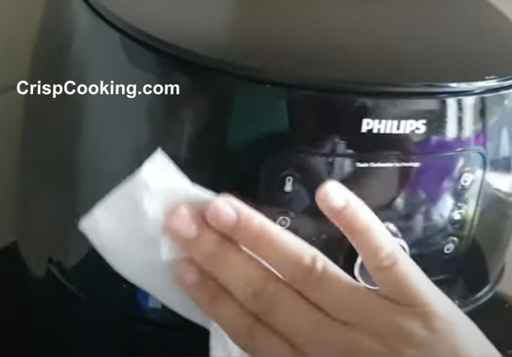 Paper towel to clean Philips air fryer exterior