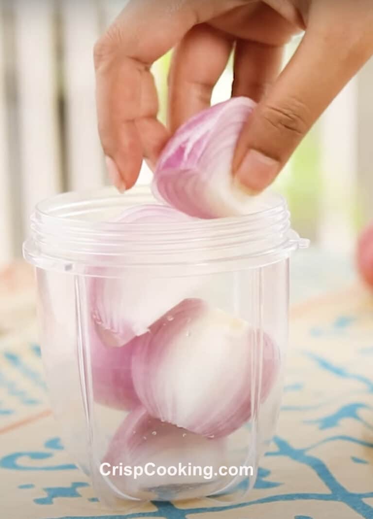 How to Make Onion Juice 4 Easy Ways (2023) Crisp Cooking